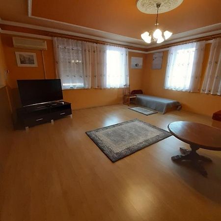 Gabor Pal 1 Apartman 1 Szoba Dunafoldvar Exterior foto