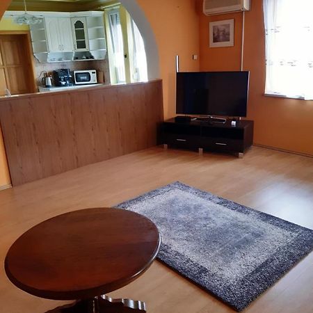 Gabor Pal 1 Apartman 1 Szoba Dunafoldvar Exterior foto