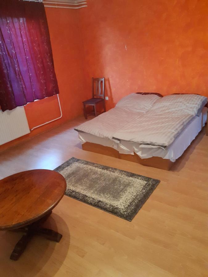 Gabor Pal 1 Apartman 1 Szoba Dunafoldvar Exterior foto